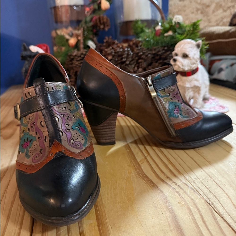 Elegant Multicolor Leather Women's Shoes - Picture 5 of 16